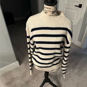 H & M sweater